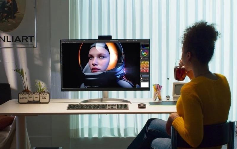 LG DualUp displays